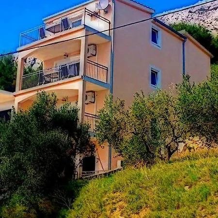 Apartman 1 *