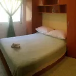 1 شقة *
