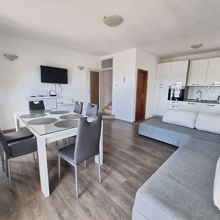 1 Apartment